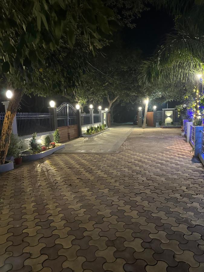 Kaashi Flora Varanasi Exterior foto